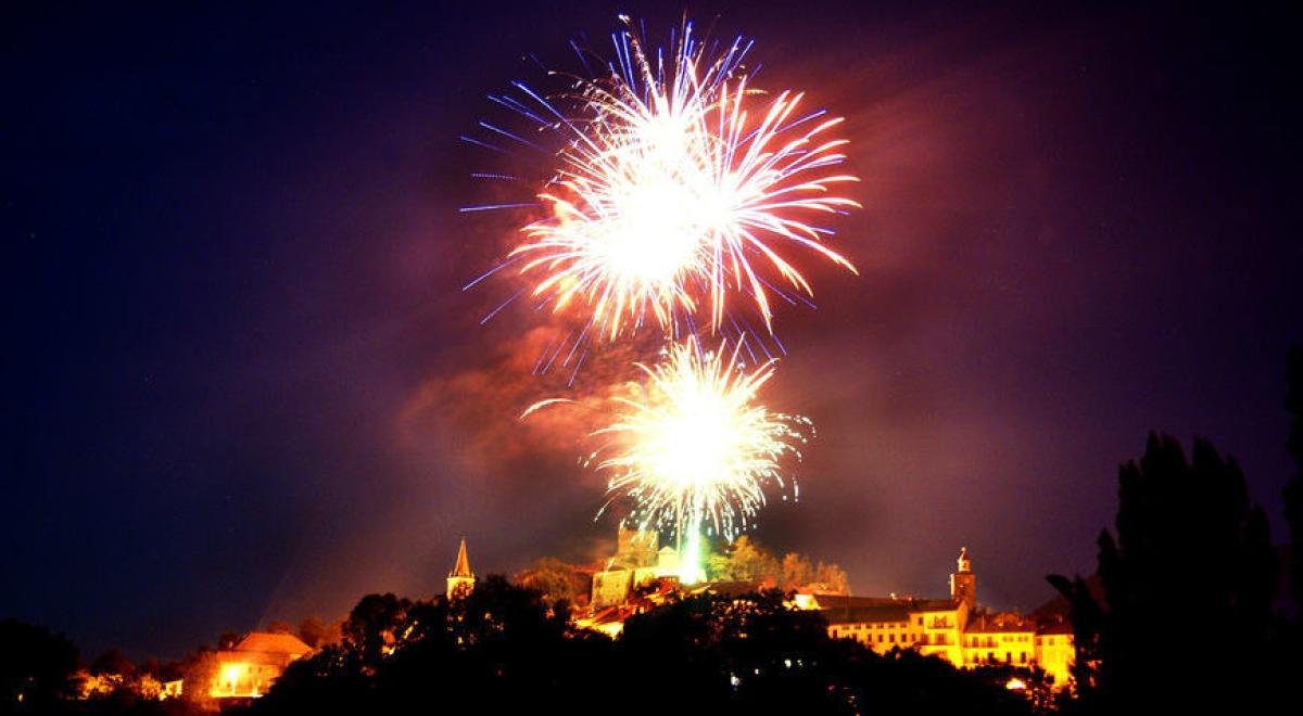 Seyne les Alpes fête le 14 Juillet dans la rue - Feu d'artifice