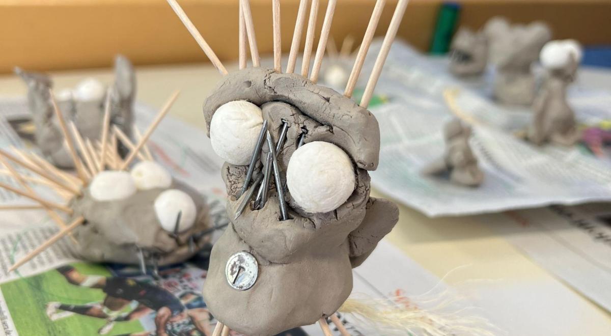 Les p'tits explorateurs à la Fontaine Pétrifiante_Réotier - Fontaine pétrifiante explorateurs