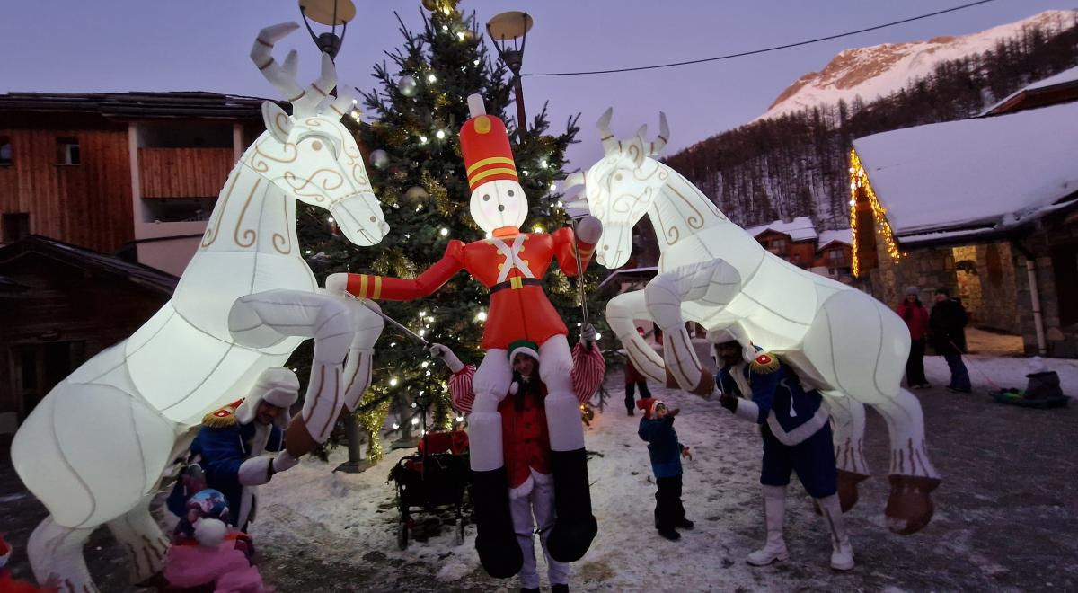 Déambulation : Les rennes de Noël_Les Orres - Déambulation : Les rennes de Noël_Les Orres