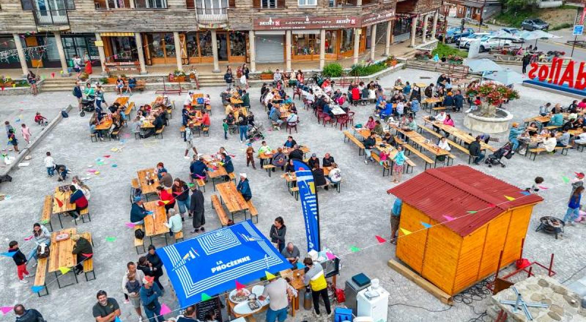 Soirée guinguette: stand de nourriture et aire de restauration sur la place de la station - Soirée guinguette: stand de nourriture et aire de restauration sur la place de la station