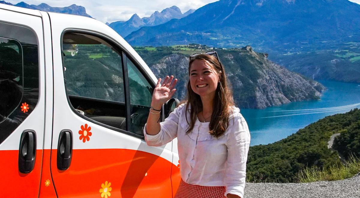 Rendez-vous de l'été : Visite décalée en van rétro._Rousset-Serre-Ponçon