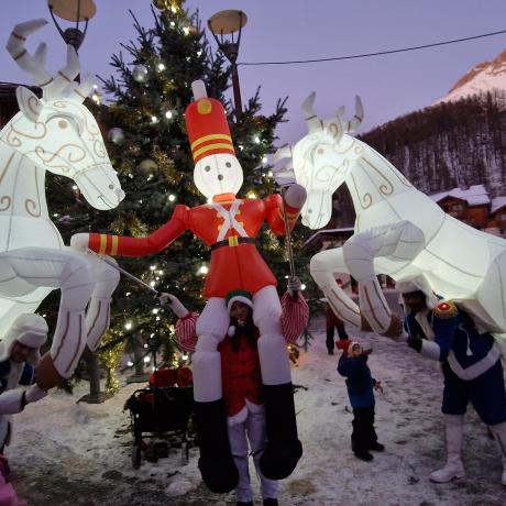 Déambulation : Les rennes de Noël_Les Orres - Déambulation : Les rennes de Noël_Les Orres