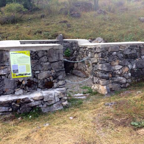 les vestiges de la chapelle st veran CROTS - les vestiges de la chapelle st veran CROTS